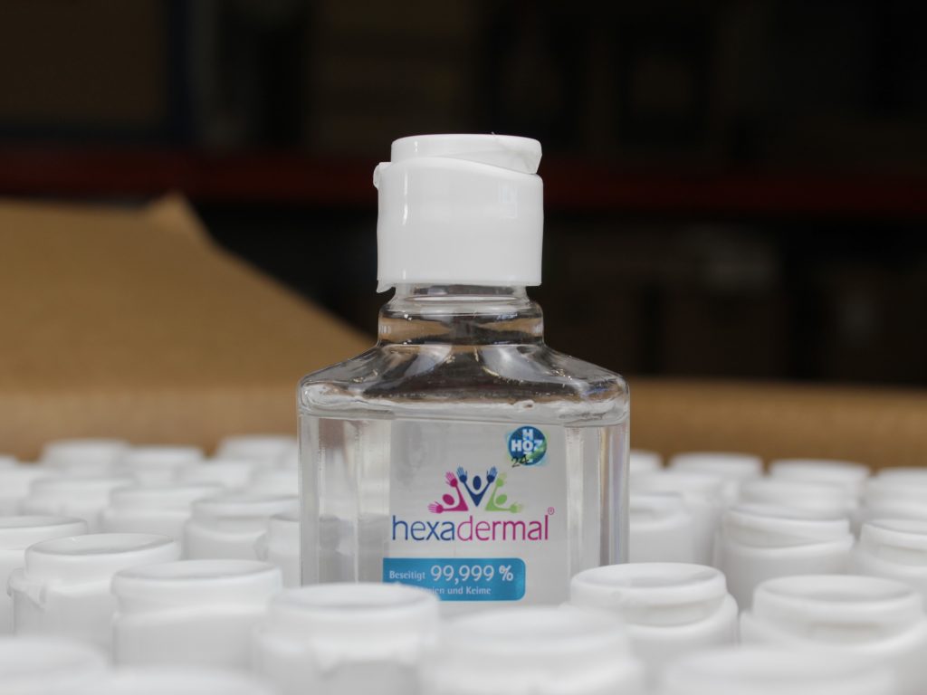 Unsere Hexadermal Desinfektionsmittel gibt es in praktischen Größen zum Mitnehmen.